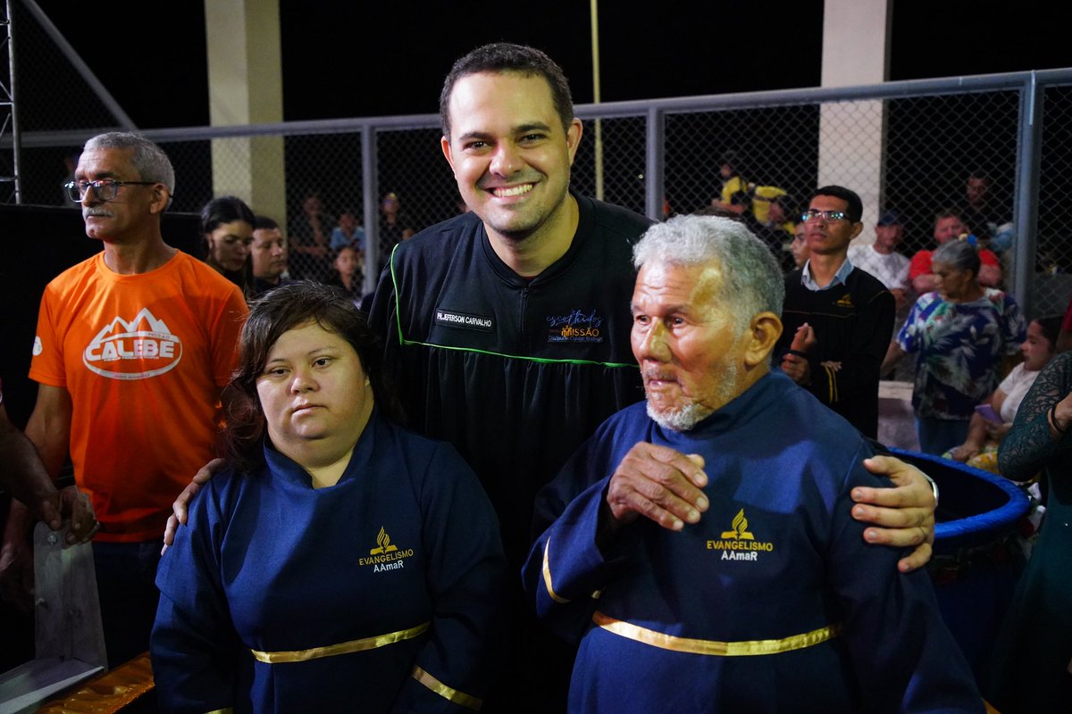 Caravana Marcas de Cristo nesta semana passou pelas cidades de Rio Preto da Eva e Presidente Figueiredo, mais de 200 pessoas tomaram a decisão pelo batismo. Louvado seja Deus! ❤️✝️

#semanasanta #marcasdecristo #aamar #escolhidosparaamissao