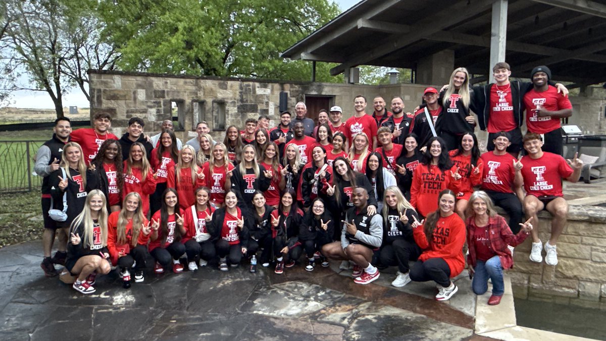 Thank you to Terry &amp; Linda for hosting the squads tonight for our annual Road to Daytona dinner! #fam ♥️