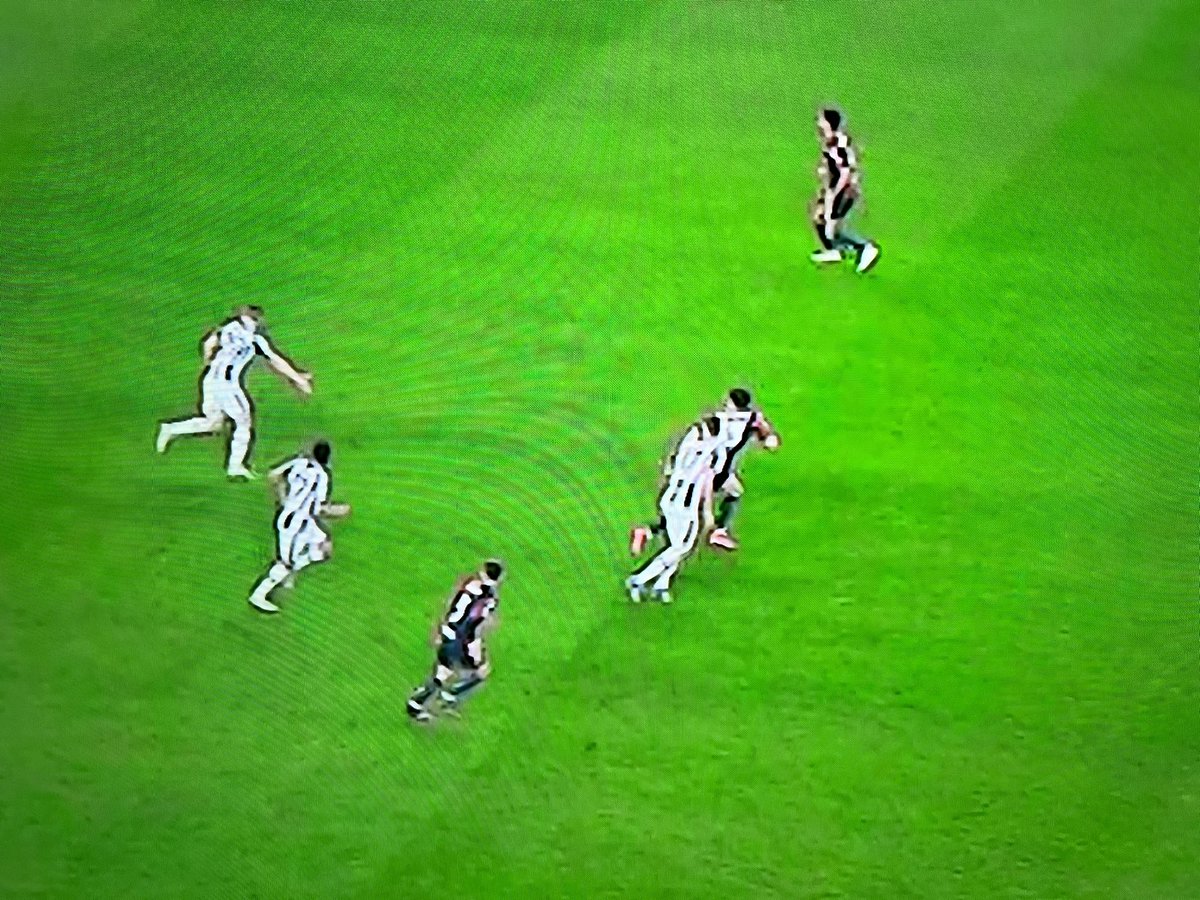 tancredipalmeri's tweet photo. This is something I had never seen before so far.

Udinese goal called OFFSIDE BY EAR for Var.

And it was the levelling goal at 94’!

Check in second pic the offside moment in real life… https://t.co/lUvUNPdj1o