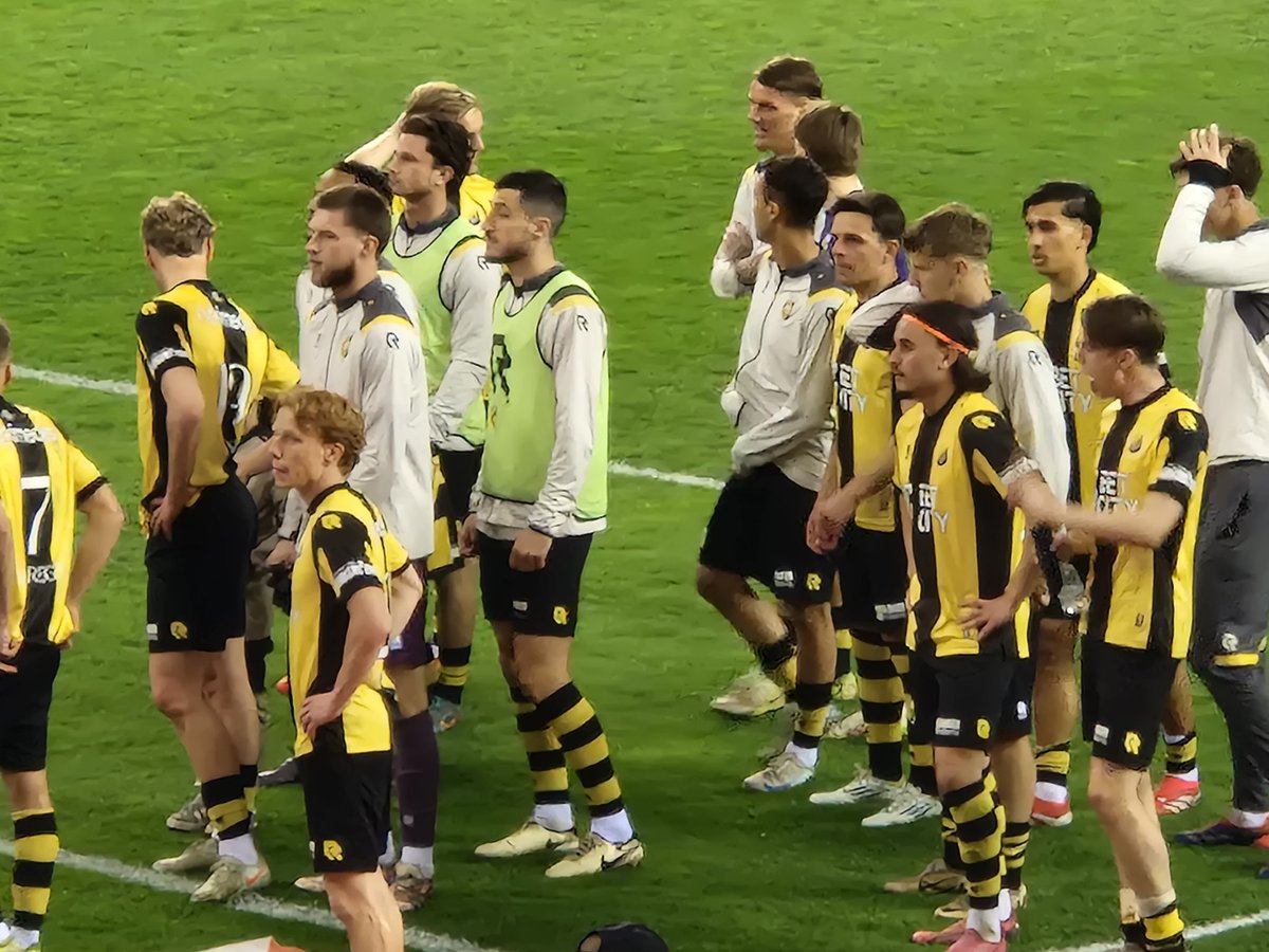 ⚽️ 🇳🇱 🦅 <a href="/MijnVitesse/">Vitesse</a> 🆚️ Jong <a href="/AZAlkmaar/">AZ</a> in de <a href="/1e_Divisie/">Keuken Kampioen Divisie</a> 

Mijn 5️⃣0️⃣0️⃣e pot met Vites! 🟡⚫️❤️

#groundhopping #groundspotting #footballgrounds #footballculture #Vitesse #Arnhem #AZalkmaar