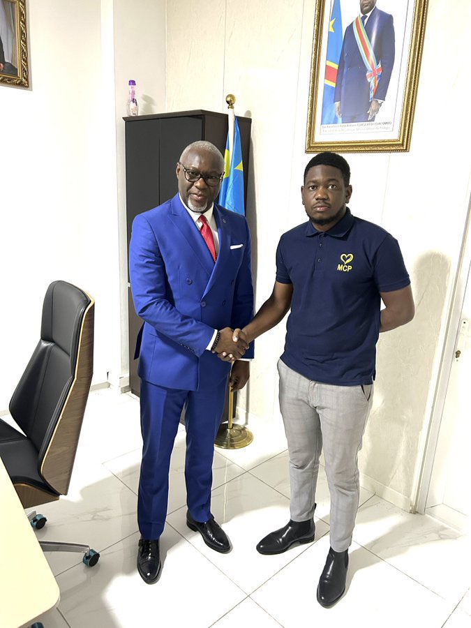 JuDA RDc 🇨🇩♥️ (@judardc) on Twitter photo 🚨🚨🚨
Communauté Twitter,
Nous venons humblement vous exposer le problème que traverse actuellement notre frère <a href="/SaintRaph_/">⏻ Saint Raph</a>.
Raph vit à Kinshasa. Sa cousine, Madame Nicole Mugaruka, réside à Bukavu. En parcourant Twitter, Nicole tombe sur la page de <a href="/Djanelly_keto/">DjanellyKeto</a>, qui 🚨🚨🚨
Communauté Twitter,
Nous venons humblement vous exposer le problème que traverse actuellement notre frère <a href="/SaintRaph_/">⏻ Saint Raph</a>.
Raph vit à Kinshasa. Sa cousine, Madame Nicole Mugaruka, réside à Bukavu. En parcourant Twitter, Nicole tombe sur la page de <a href="/Djanelly_keto/">DjanellyKeto</a>, qui