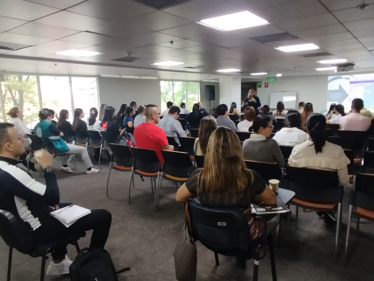 IDEAMColombia's tweet photo. #IdeamInforma | Hoy nos encontramos desde el @Areametropol, capacitando a los usuarios de los registros #RUA, #RESPEL y #PCB para el mejoramiento de la calidad de los datos ambientales del país. https://t.co/JvsxVSkyoY