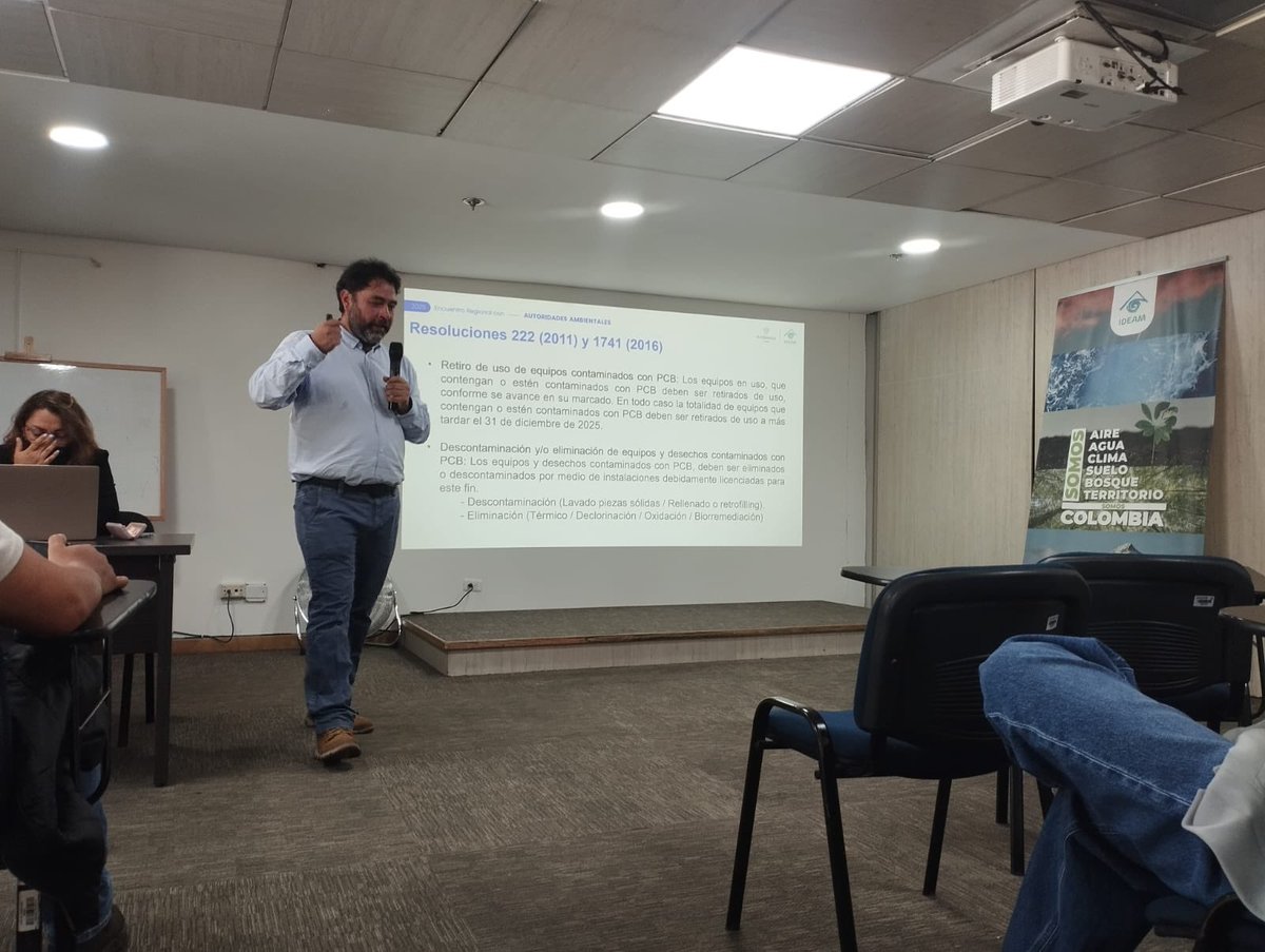 IDEAMColombia's tweet photo. #IdeamInforma | Hoy nos encontramos desde el @Areametropol, capacitando a los usuarios de los registros #RUA, #RESPEL y #PCB para el mejoramiento de la calidad de los datos ambientales del país. https://t.co/JvsxVSkyoY