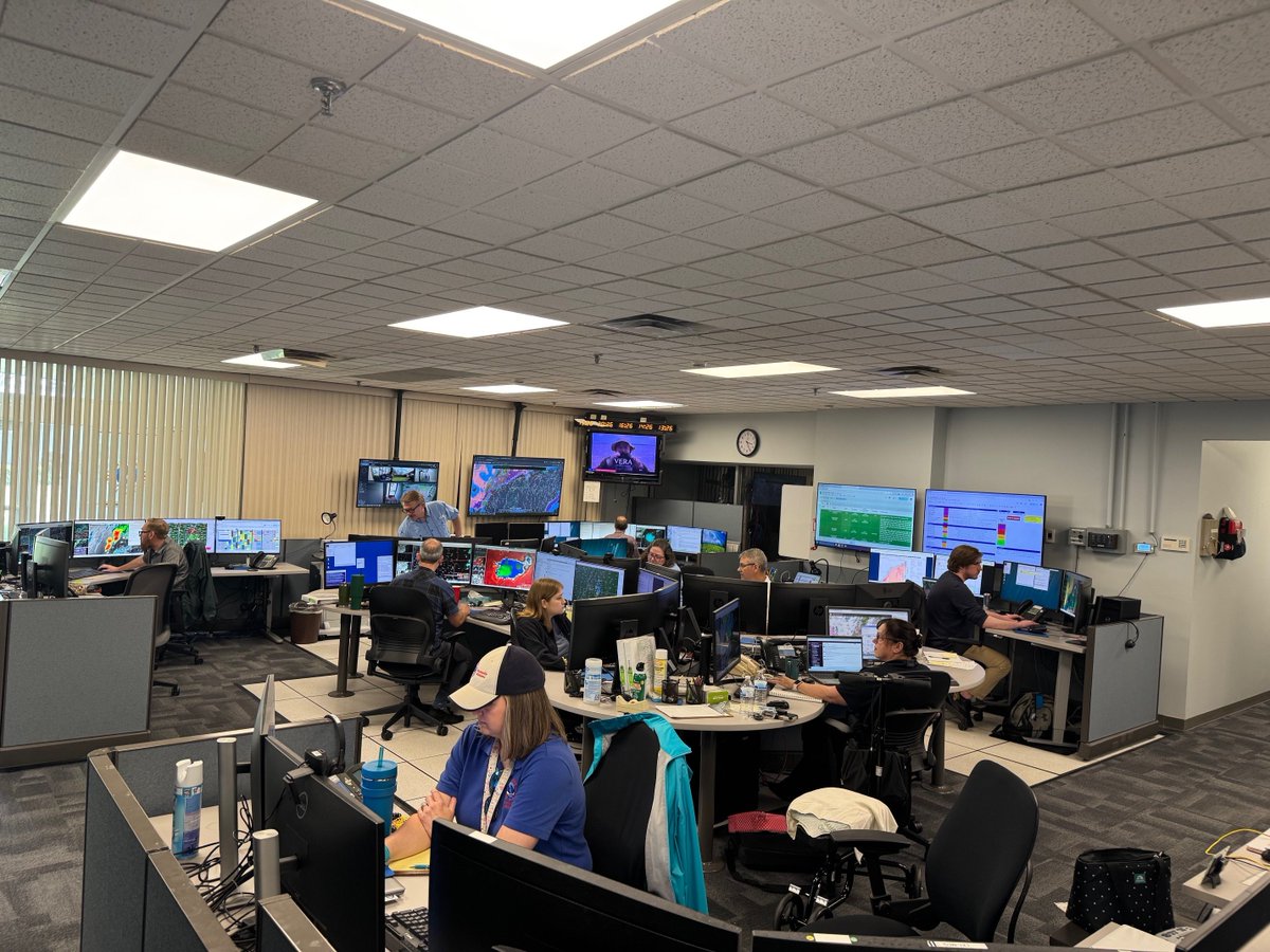NWSMemphis's tweet photo. Full house here at NWS Memphis. We're ready for round three, y'all! Please pass along any severe weather reports. We certainly appreciate it! The severe weather threat will continue this afternoon into the overnight. #LockedIn https://t.co/aCVzyO7WLM