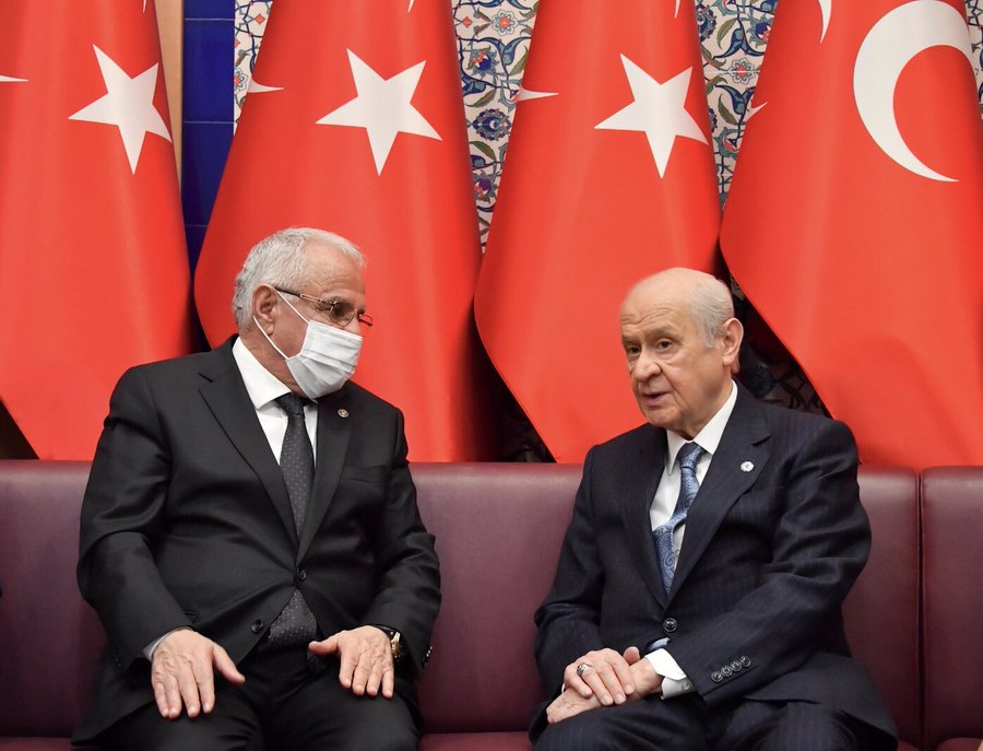 Allah, iftira atan "DEVLET" düşmanlarının ömründen alsın,
Bilge Lider'imizin ömrüne ömür katsın.

Çay koy keçeli, nerede kalmıştık... 🇹🇷