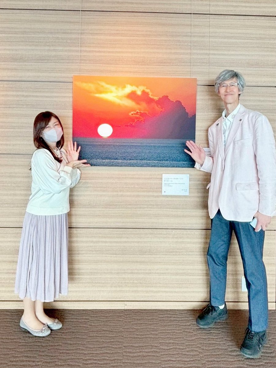 salondekaori413's tweet photo. #石塚かおり です🥰
以前遊びに来てくださった
T.T.tanakaさんの写真展が
新潟日報メディアシップで始まりました
今回のテーマは
#佐渡
#butbeautiful
無料だなんて💦
こちら遠近法ではありませんよ
田中さんは東京タワーのような方なのです
スカイツリーより東京タワー派
#サロンdeかおり https://t.co/DVlNPGndR2