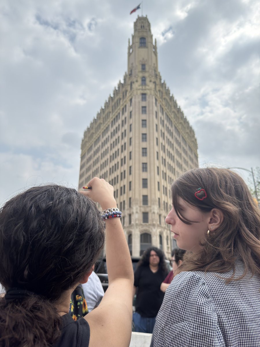 The New Heights program took to the streets with <a href="/ICAATexas/">ICAA Texas Chapter</a> today to learn about and sketch the architecture history/story that continues to shape this beautiful city. ☀️