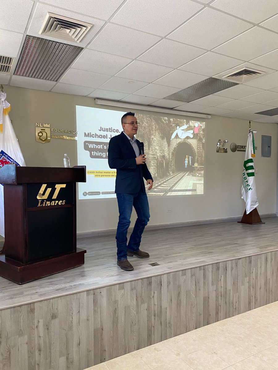 RoizAlfonso's tweet photo. Hoy participé con mucho gusto en la Universidad Tecnológica Linares @UTLinares , compartiendo ideas con estudiantes y docentes.

Porque una Justicia clara, una Transparencia real y una Democracia fuerte se construyen desde el diálogo y la educación.

#Vota19 
#SalaMonterrey https://t.co/2n5HIFXm5l
