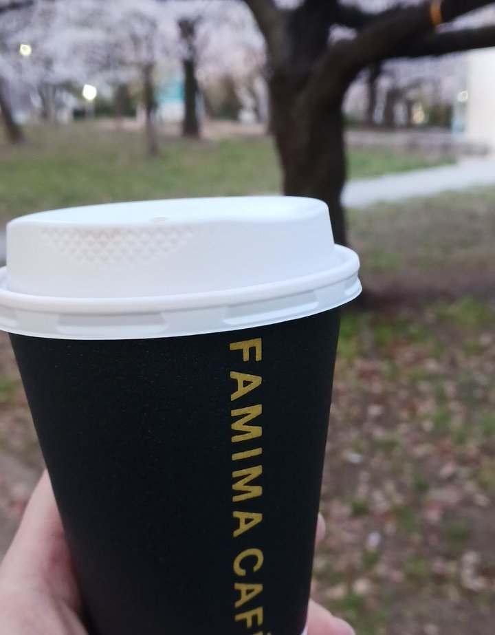 wanikeiba's tweet photo. 4月になってもまだ寒いからホットコーヒーが美味しい✨☕✨ https://t.co/L50wmIvTng