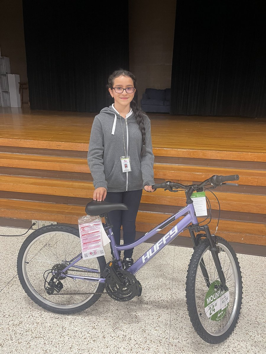 poullard_colina's tweet photo. We have had an AMAZING day here @OlleMightyOwls! Our staff hunted for eggs and BOTH golden eggs were found! We also celebrated honor roll and perfect attendance and raffled a brand new bike! We are proud of you all! https://t.co/Gu01Z4Z0kZ