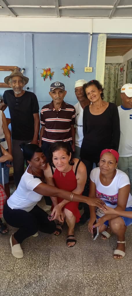 Este #4DeAbril fue el espacio propicio para que jóvenes emprendedores, de #TercerFrente, realizaran donativos de alimentos al Sistema de Atención a la Familia de los consejos populares: Cruce, Matías, Arroyo Rico y Comecará.