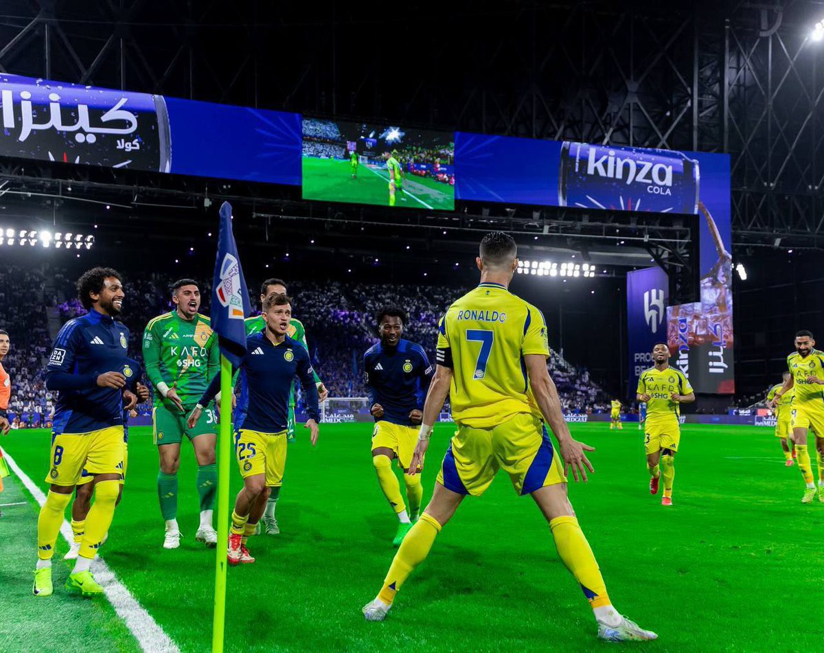 💛أبارك الفوز المستحق لجمهور العالمي💛

العيد صار عيدين✌️
#النصر_الهلال