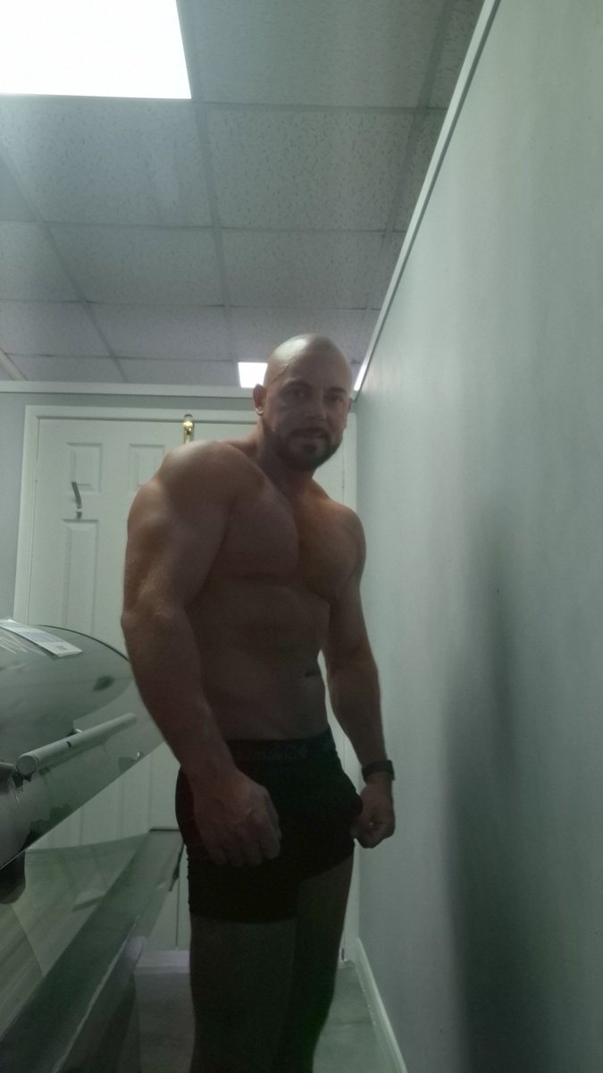 masterdaws's tweet image. would love to headlock someone till they pass out 💪