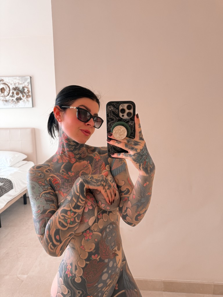 Bethany Moore 🌶️ on X: Would you let me send you pics like this when you  are in work? x t.co8TX6hMD4ow  X