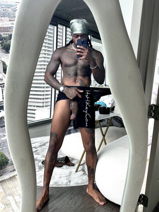 Mirror, Mirror On The Wall 🪞 https://t.co/EJgipk4UHg