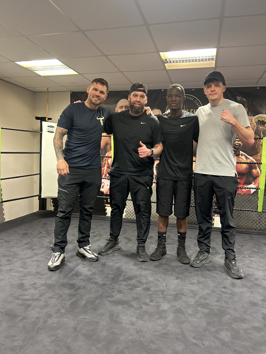 Good seeing my old stable mate and good friend  Martin Murray last week 👊🏼 doing great things changing lives with the youth and got a great pro in Jack McGann 👏🏼