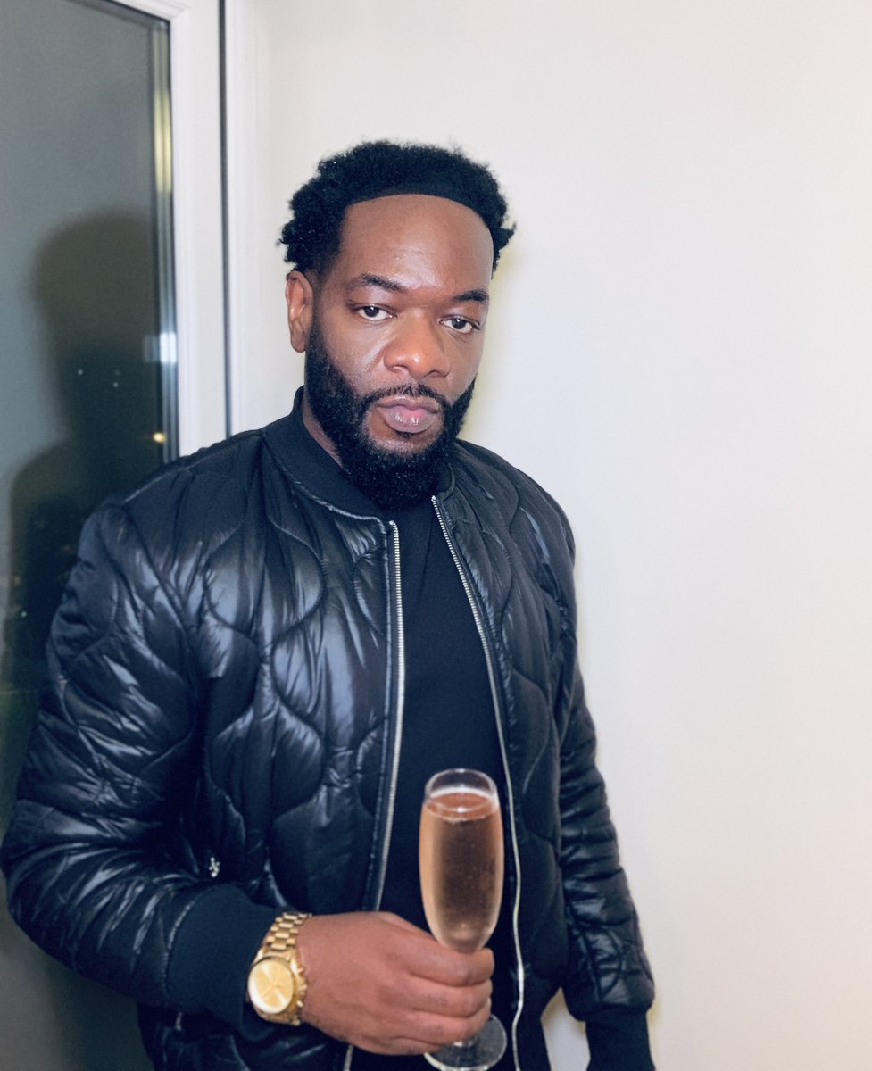 DarrenCameron's tweet photo. It's been a minute but I'm back!

#NewProfilePic #FreshStart #StayTuned https://t.co/xxee2L0MyJ