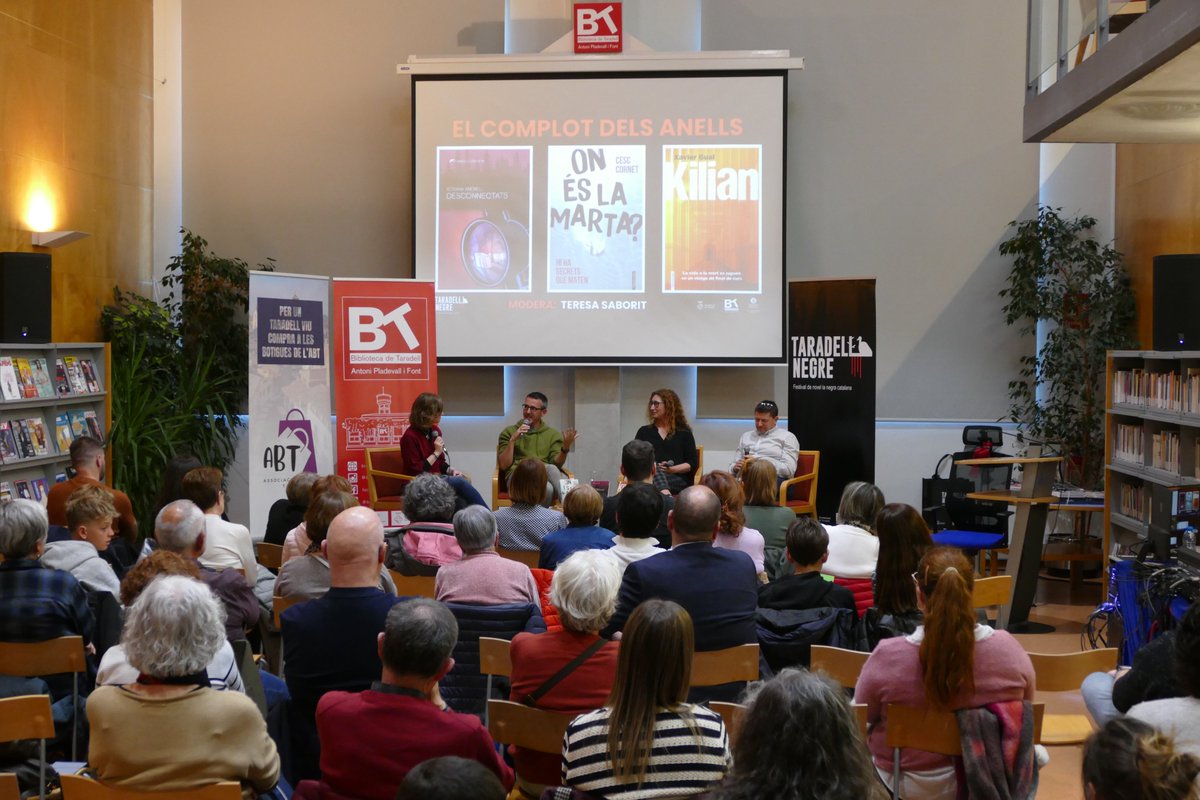 Biblioteca de Taradell (@bibliotaradell) on Twitter photo La primera taula del Taradell Negre ha estat 'El complot dels anells' amb <a href="/SocEnCesc/">Cesc Cornet</a> <a href="/RosanaAndreu/">Rosana Andreu</a> i Xavier Gual i moderada per <a href="/TeresaSaborit/">Teresa Saborit - Escriptora</a> La primera taula del Taradell Negre ha estat 'El complot dels anells' amb <a href="/SocEnCesc/">Cesc Cornet</a> <a href="/RosanaAndreu/">Rosana Andreu</a> i Xavier Gual i moderada per <a href="/TeresaSaborit/">Teresa Saborit - Escriptora</a>