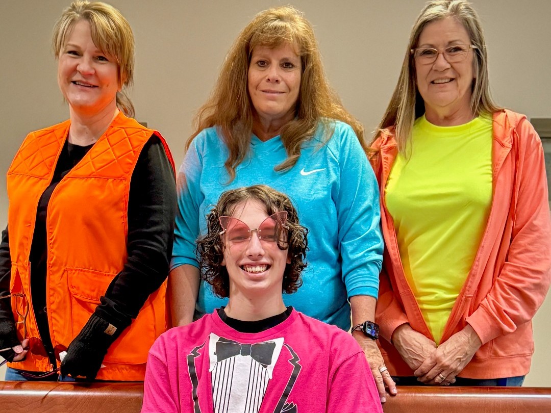 MeridianTech's tweet image. First Friday Fun Day = SUCCESS! (Like the BRIGHT futures of our students!)

Meridian showed up glowing in neon and ready to shine 🌟

Check out these awesome looks ➡️

#MeridianTech #ClimbHigher #FirstFridayFunDay #BrightFutures