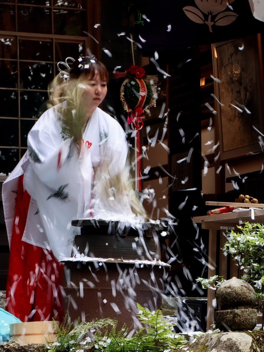 天地乃響 (Echoes Of Heaven and Earth) 天地雅楽 現代 雅楽ユニット「天地雅楽」、 YouTubeで再生130万回を突破