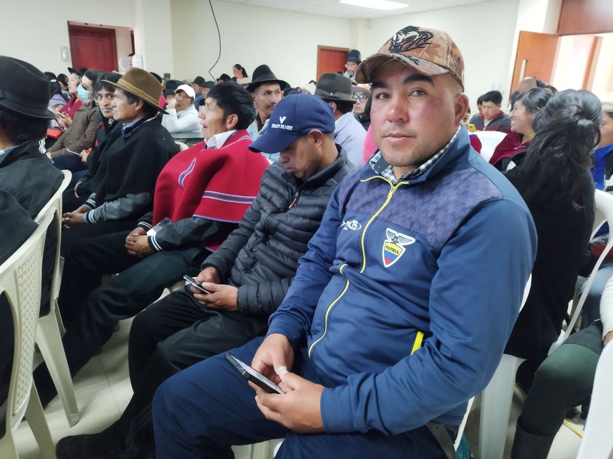 Agricultura_CZ3's tweet image. 📌#Tungurahua | Participamos de la socialización del proyecto #PROFECPIAM con las autoridades de los gobiernos parroquiales rurales de la provincia, donde se impulsó a los participantes a la elaboración de un proyectos para cada uno de sus sectores de acuerdo a las necesidades.