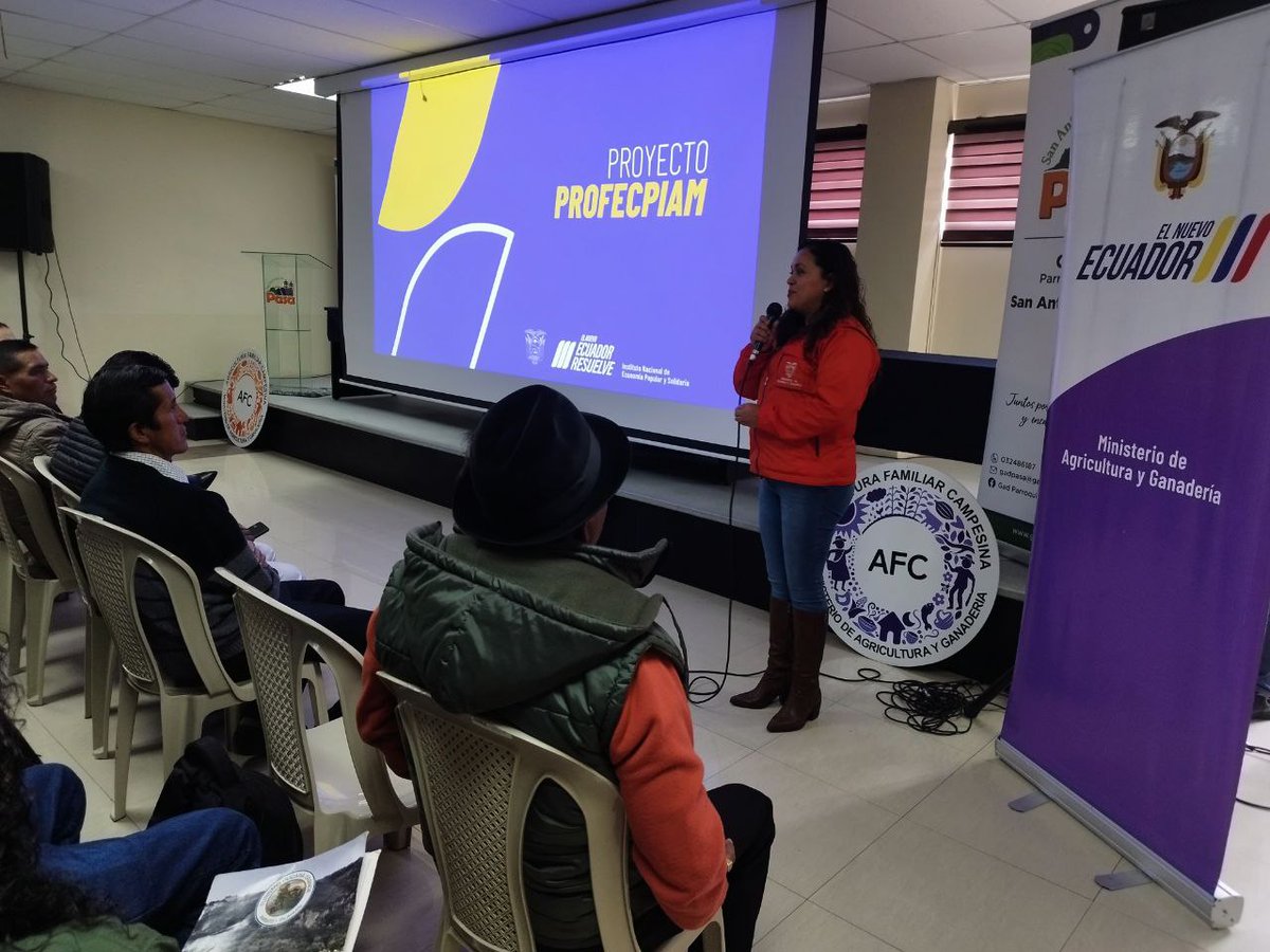 Agricultura_CZ3's tweet image. 📌#Tungurahua | Participamos de la socialización del proyecto #PROFECPIAM con las autoridades de los gobiernos parroquiales rurales de la provincia, donde se impulsó a los participantes a la elaboración de un proyectos para cada uno de sus sectores de acuerdo a las necesidades.