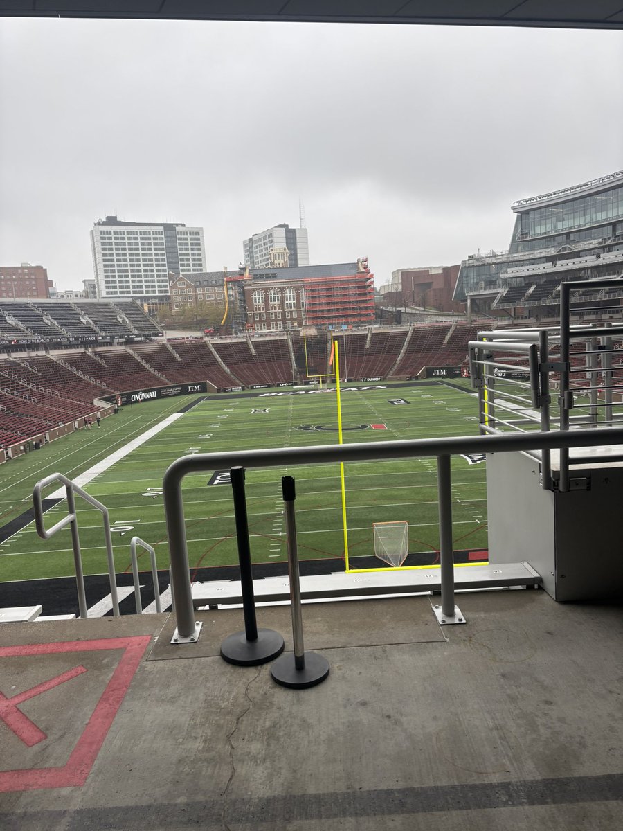 Landry Brede (@thelandrybrede) on Twitter photo Had another great visit to Cincy‼️Thank you <a href="/CoachCardwell_/">𝑪𝒐𝒂𝒄𝒉 𝑵𝒊𝒄 𝑪𝒂𝒓𝒅𝒘𝒆𝒍𝒍</a> <a href="/Coach_Cass/">Cass Simmons</a> <a href="/tygeeleach/">Tygee Leach</a> <a href="/PAbrams75/">Peter Abrams</a> Had another great visit to Cincy‼️Thank you <a href="/CoachCardwell_/">𝑪𝒐𝒂𝒄𝒉 𝑵𝒊𝒄 𝑪𝒂𝒓𝒅𝒘𝒆𝒍𝒍</a> <a href="/Coach_Cass/">Cass Simmons</a> <a href="/tygeeleach/">Tygee Leach</a> <a href="/PAbrams75/">Peter Abrams</a>