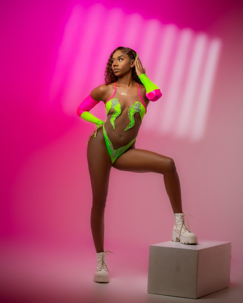 BRUSHTHEMARSHAL's tweet photo. Ladies @ivory_fetehouse (IG handle) have some dope designs you can link them for your illuminate monokinis https://t.co/9CBFEtlEp5