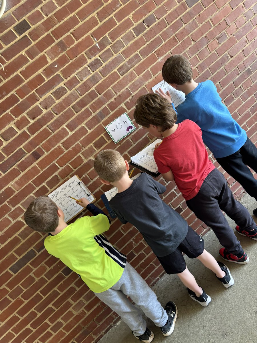 Mrs_Stephy's tweet photo. 🌸 ☀️ Warm weather is here!! 🌸 ☀️ 
What a great way to enjoy Spring season while walking around the school and comparing numbers with our friends. 
@ParticipateLrng #UnitingOurWorld https://t.co/omZg8Qaqh4