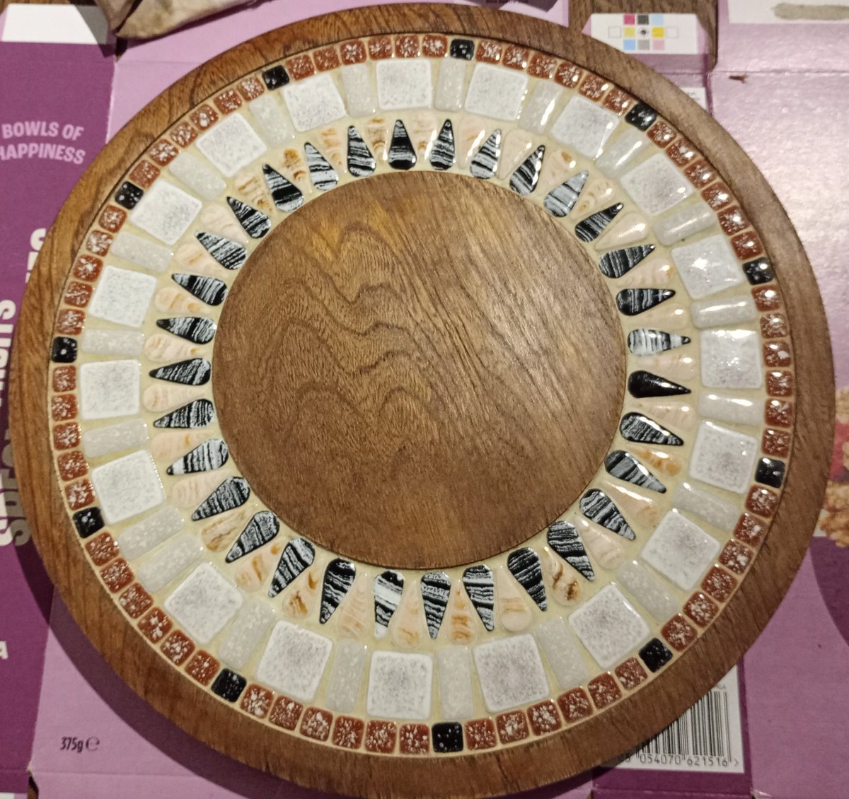 ShedandBeyond's tweet image. Another finished project, I spent some time stripping the wood finish and recolouring on this vintage mosaic serving board, the original finish was flaking and in a bad state, looks better now.
#servingboard #cheeseboard #vintage #kitchenalia