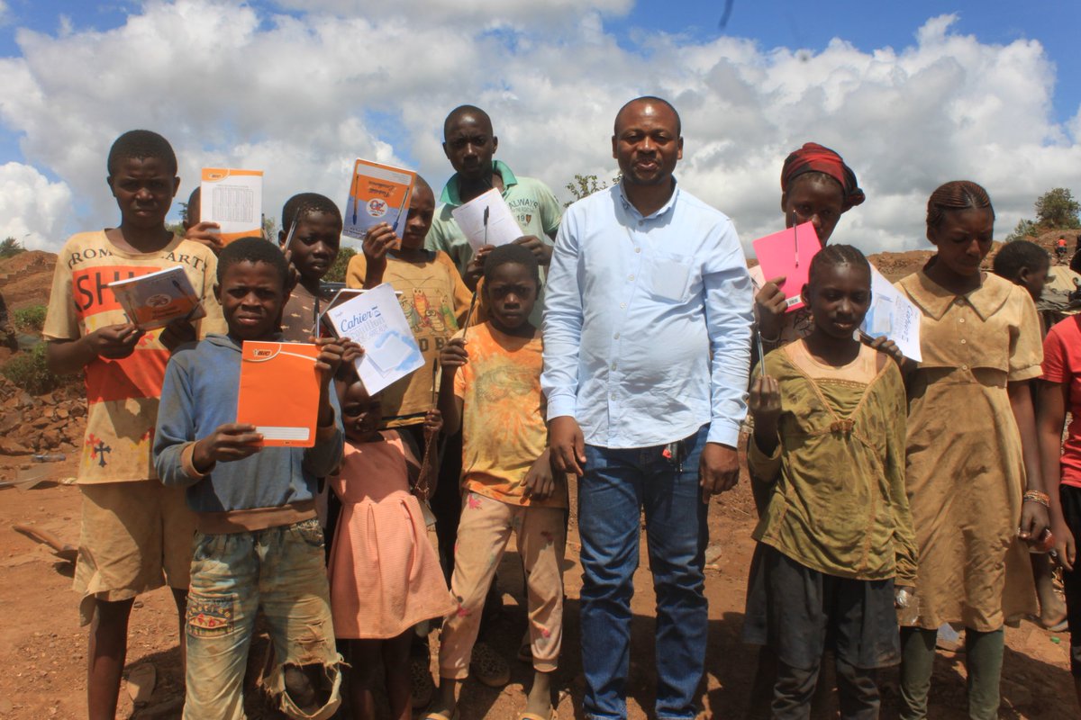 CongolaisOce's tweet photo. Dans le cadre de sa lutte continue contre le travail des enfants dans les mines, l’Observatoire Congolais de l’Environnement (OCE) a effectué une visite émouvante, vendredi 04 Avril 2025, dans la carrière artisanale de Kimbeimbe Damas.
https://t.co/A4KxBNvyt0 https://t.co/10WJxQGlFJ