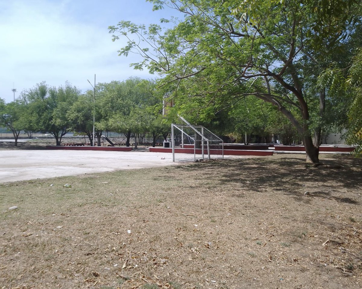 Nuestro equipo de #ServiciosPúblicos realizó labores de limpieza y mantenimiento en el área verde del Fraccionamiento Luis Quintero.

Con estas acciones, seguimos mejorando los espacios públicos para que las familias puedan disfrutarlos con seguridad y bienestar.