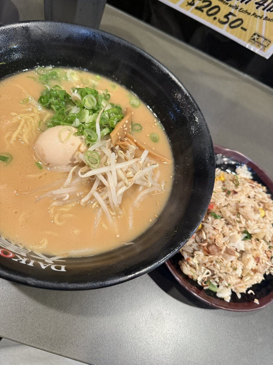 LAのリトル東京でラーメン半チャーハンセット。これで約4200円😅 味はイマイチだったけど、食べたさに負けた🥹