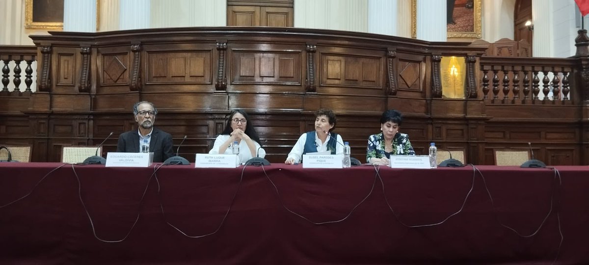 #EnVivo 🔴 | En un momento crucial para la defensa de nuestros derechos, la sociedad civil organizada alza su voz, para exigir justicia, igualdad y democracia en el Foro Público "Frente al odio y autoritarismo: ¡No nos callarán!"
📲: Transmisión en vivo:  goo.su/OM9g