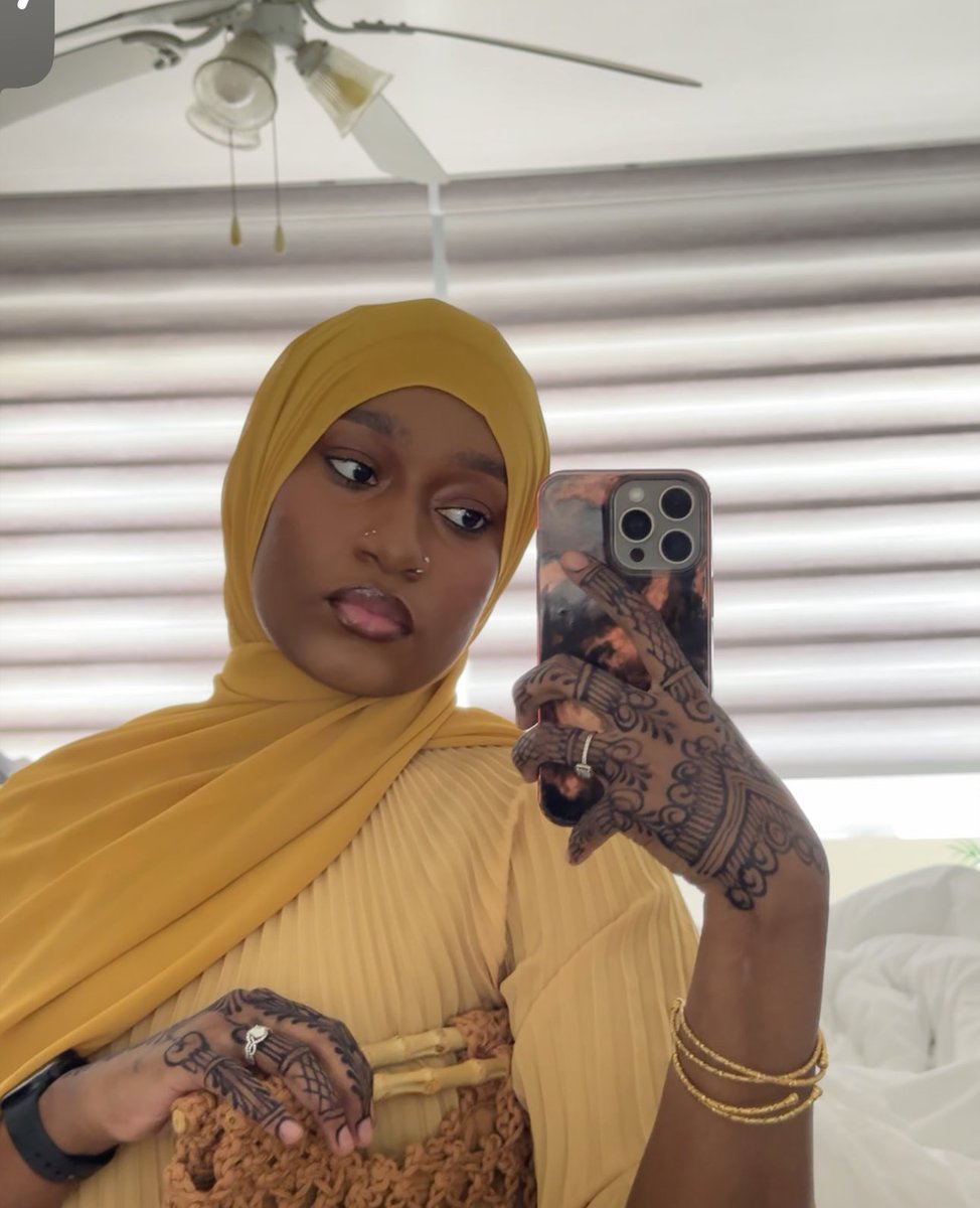 suievuitton's tweet image. #reposted 🍍