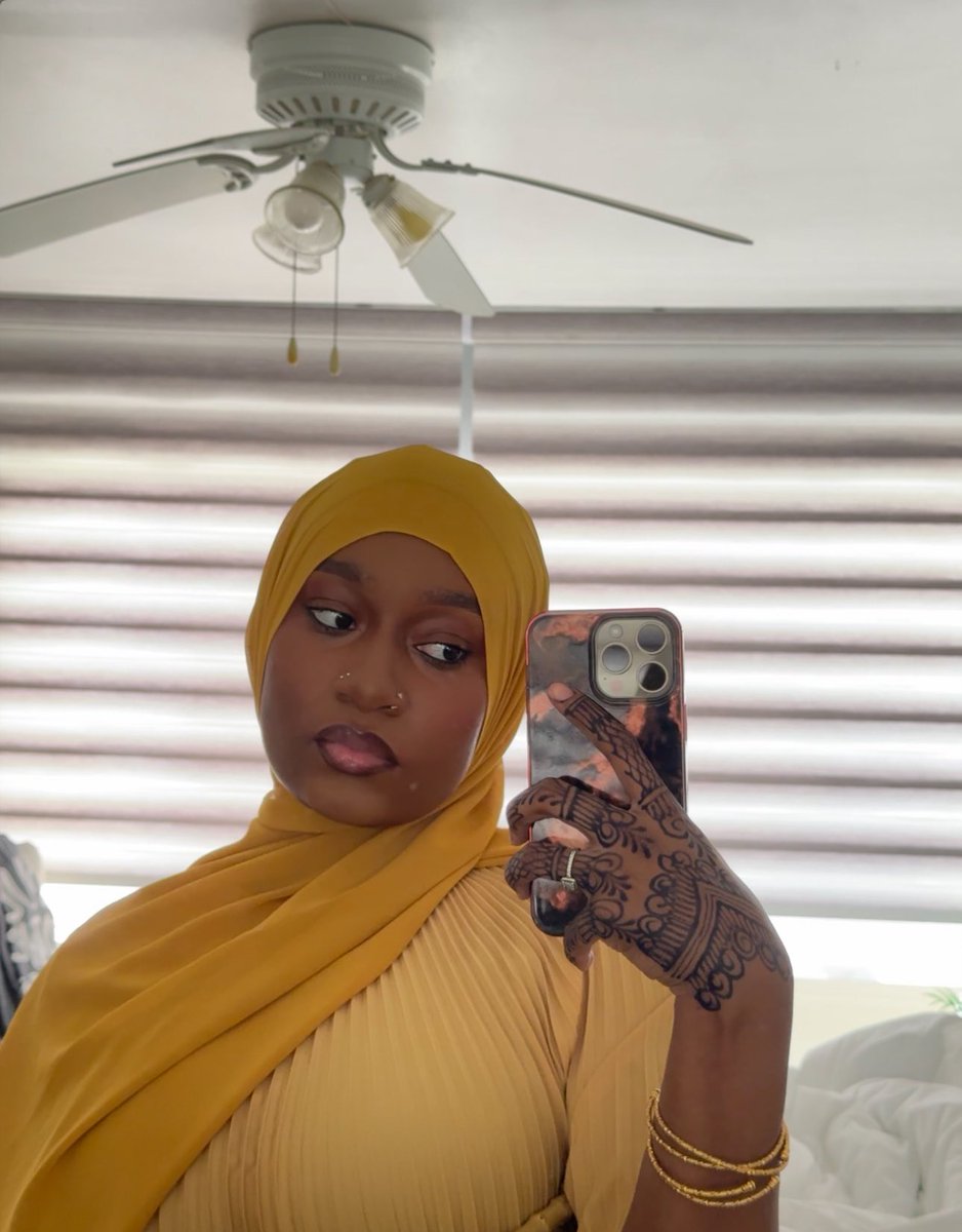 suievuitton's tweet image. #reposted 🍍