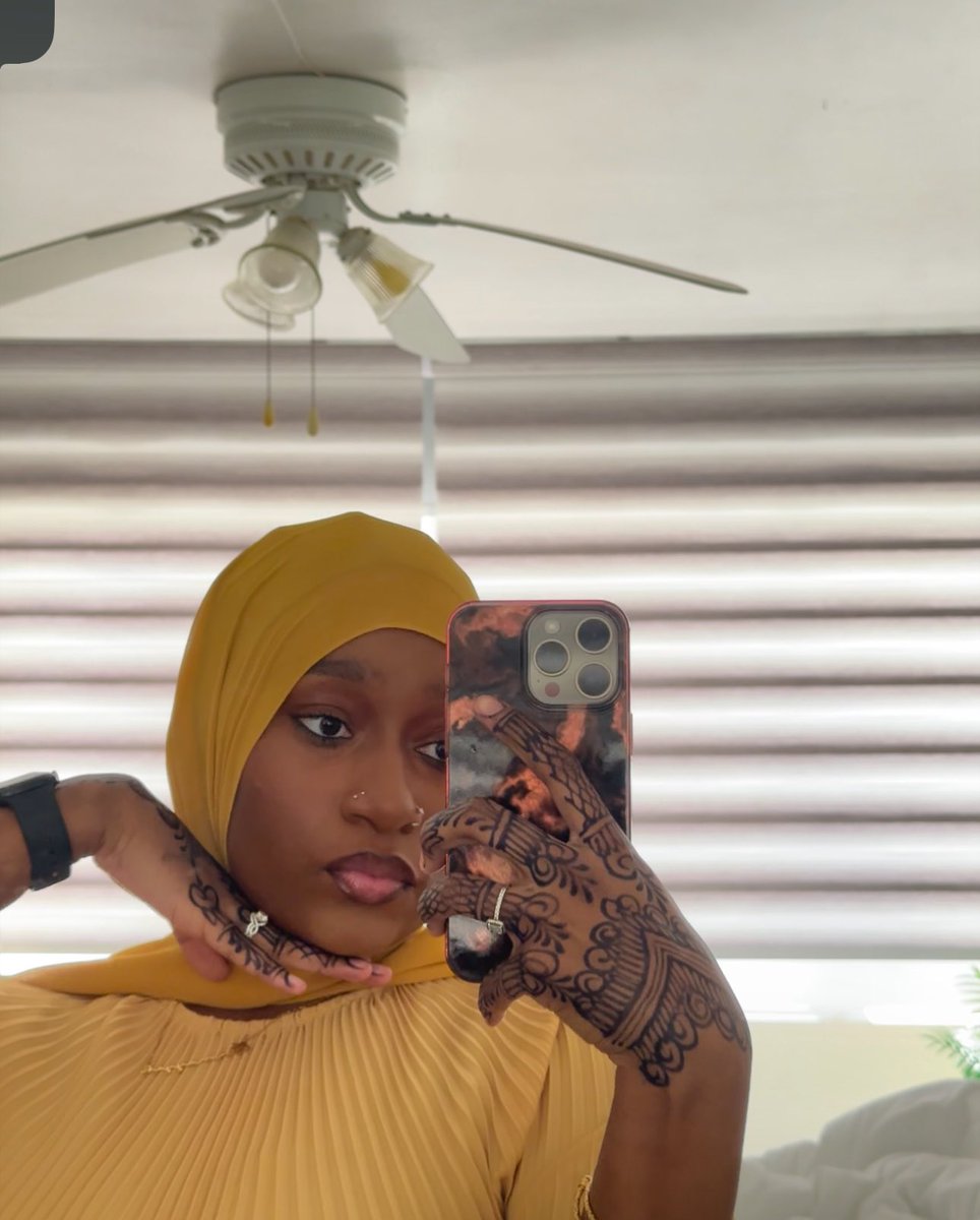 suievuitton's tweet image. #reposted 🍍