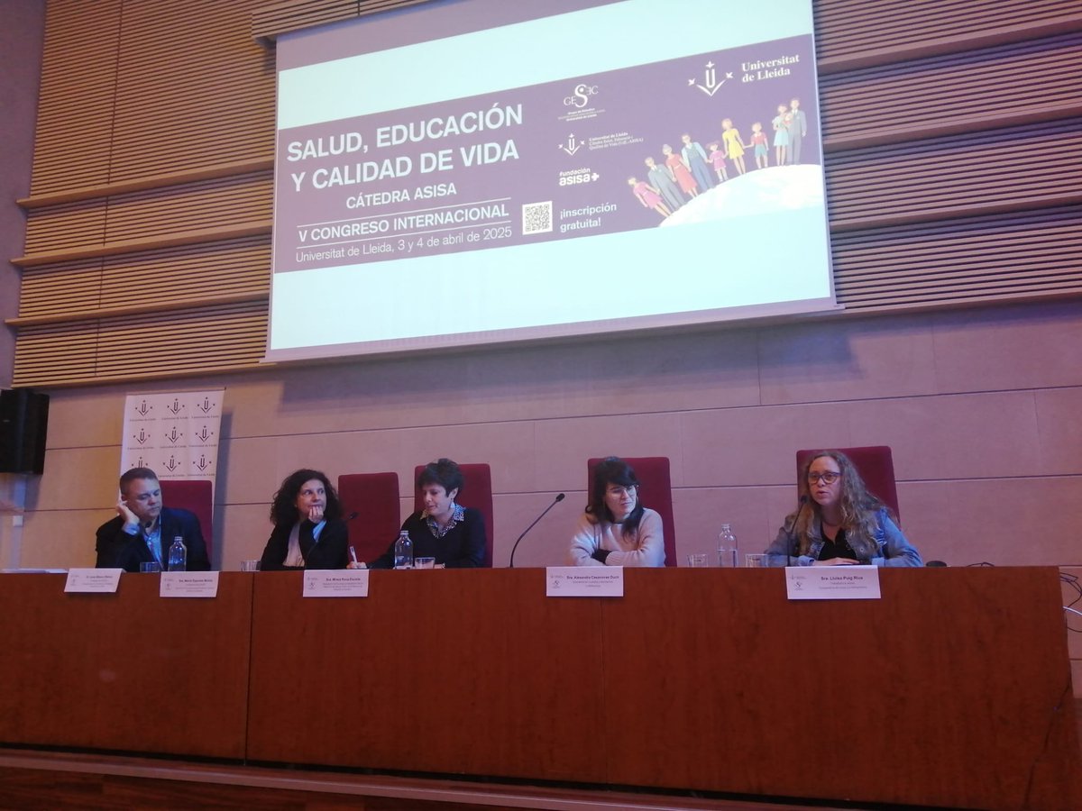 Taula rodona sobre Cures, comunitat i economia social amb Lluïsa Puig (Cooperativa de cures lasempreviva), Alexandra Casanovas (La mallerenga), Mireia Roca (UB) i jo mateixa. Totes amb el <a href="/DRETaCURA/">Xarxa pel Dret a Cura</a>. Vè Congrés internacional Salut, Educació i Qualitat de Vida <a href="/gesec_UdL/">GESEC-UdL</a>