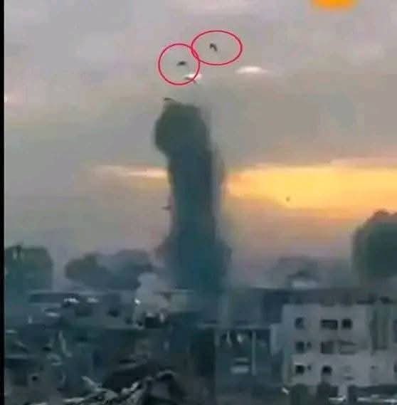 ShaheerSialvi's tweet image. 💔😭

سر زمین انبیاء کے باسیوں کی لاشیں فضائے آسمانی سے گرتی دیکھ کر بھی امت نہیں اٹھی ؟ 
ایک دن تمھارا بھی حساب ضرور ہو گا