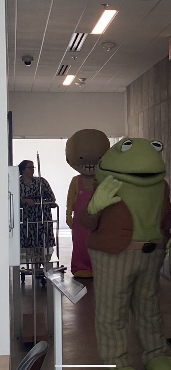 maxmilluh's tweet image. I’m crying bro who tf is that???