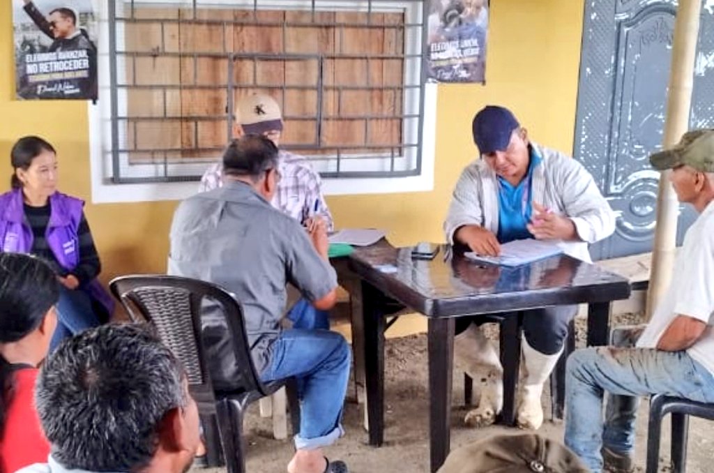 Agricultura_CZ4's tweet photo. #Manabí | Técnicos del @AgriculturaEc, realizan levantamiento de información en fincas de productores afectados por el fuerte temporal invernal, el Gobierno socializa el Bono CATTA - NUEVO ECUADOR, un incentivo para pequeños y medianos productores afectados por el invierno 2025. https://t.co/pFGMju0r2x