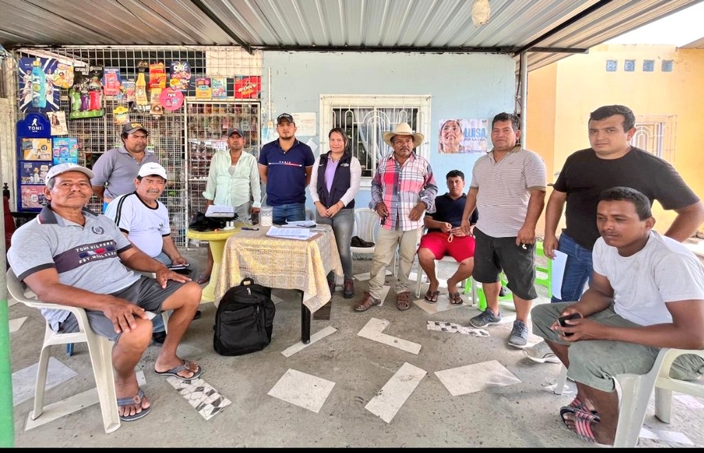 Agricultura_CZ4's tweet photo. #Manabí | Técnicos del @AgriculturaEc, realizan levantamiento de información en fincas de productores afectados por el fuerte temporal invernal, el Gobierno socializa el Bono CATTA - NUEVO ECUADOR, un incentivo para pequeños y medianos productores afectados por el invierno 2025. https://t.co/pFGMju0r2x