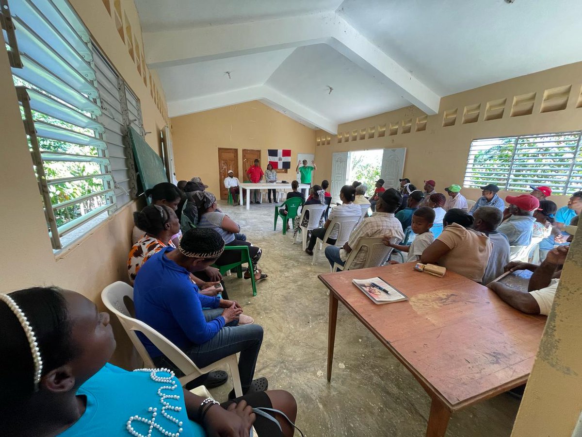 hecmiliogalvan's tweet photo. Así fue la Capacitación de cacao en Las Claras del Distrito Municipal de Yerba Buena, Hato Mayor del Rey.

Seguimos impulsando el CAMBIO que el sector agropecuario merecía
#TamoEnCacao https://t.co/n2x3FYny4m