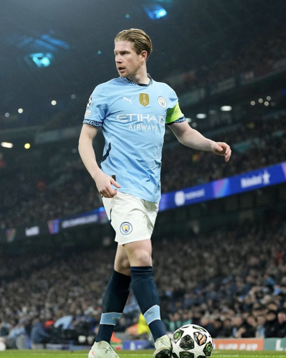 cityreport_'s tweet photo. 𝘽𝙍𝙀𝘼𝙆𝙄𝙉𝙂: #ManCity will honour Kevin De Bruyne with a statue outside the Etihad Stadium, @Jack_Gaughan has confirmed! 🚨‼️ https://t.co/zSQkzDT2DC