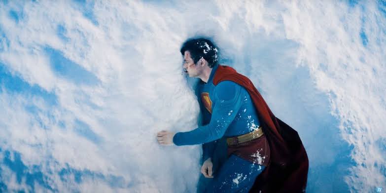 affonsosolano's tweet photo. Não é porque a personagem tem medo, ou se machuca, que ela é fraca. Da mesma forma c/ pessoas. 

O Snyder entende muito pouco sobre vulnerabilidade. Diferente do James Gunn. Se o filme será bom eu ainda não sei, mas adoro saber que teremos um Super-Homem mais homem de que super. https://t.co/L9d50bzOAr