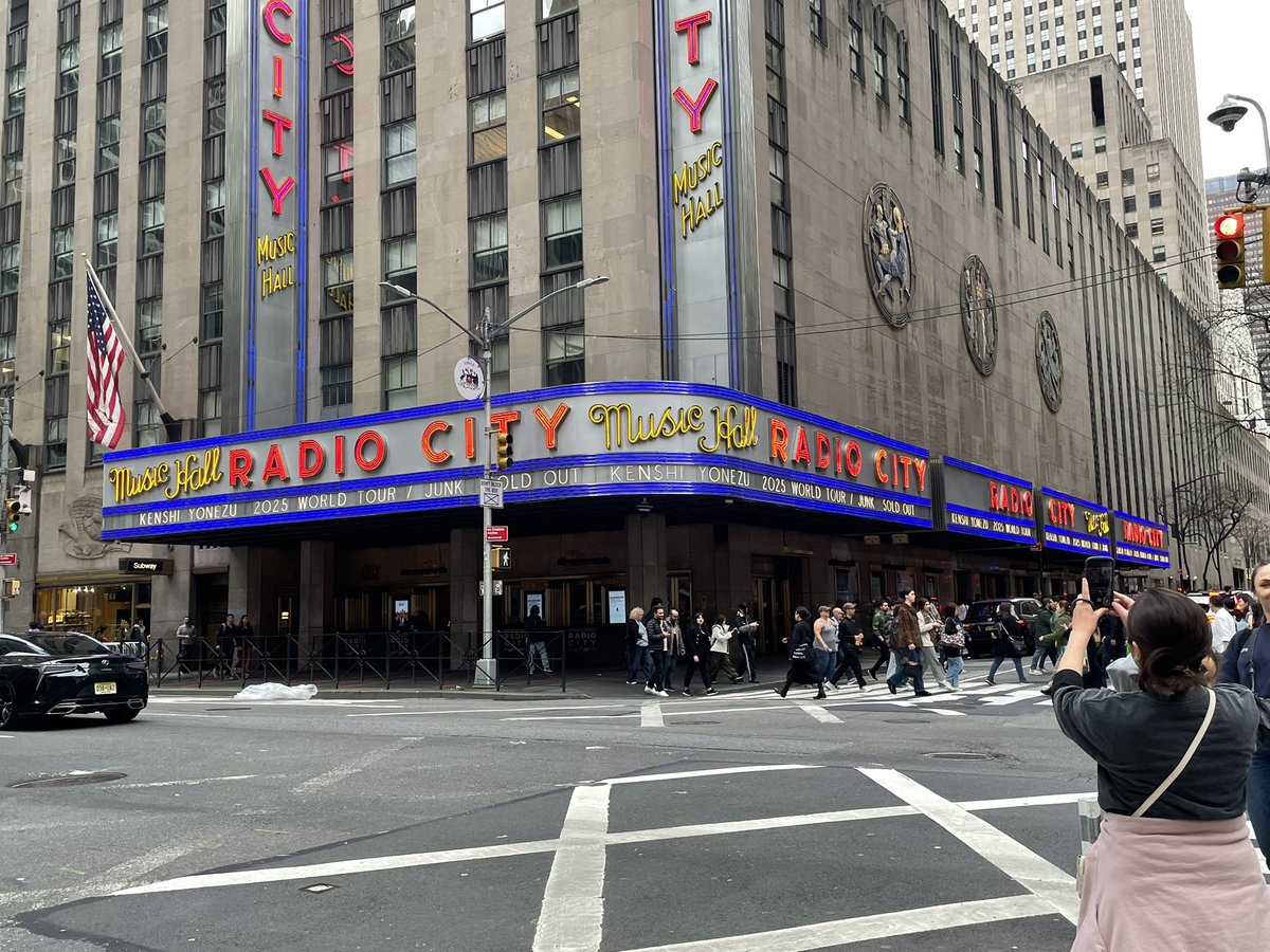 NattyGitz's tweet image. The Orb and I are at Radio City!
We hope one day Nerissa will perform here
#RissaLIVE