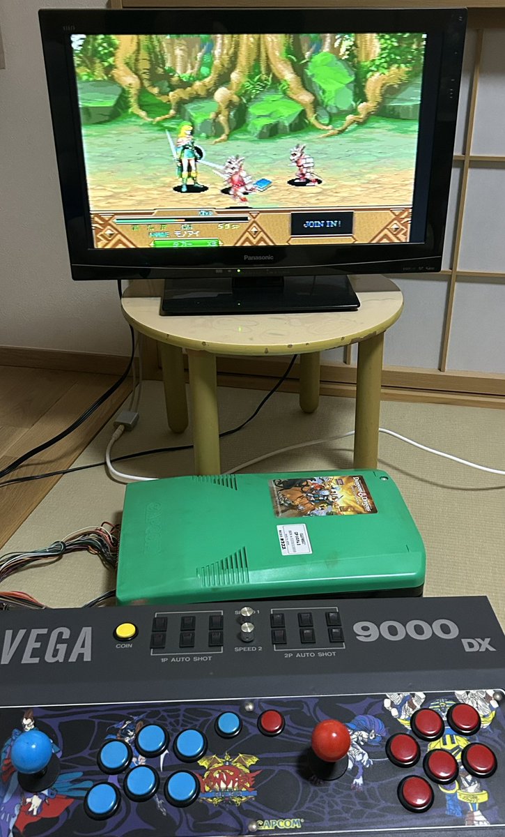 monoeye1010's tweet image. 『ダンジョンズ&amp;amp;ドラゴンズ タワーオブドゥーム』 (Dungeons &amp;amp; Dragons Tower of doom)

CPS2の電池レス化をさぼってきたので、映るか心配になりチェック。まだ動いてくれました😊✨

アーケード基盤はメンテナンスも楽しめないとですね。

#cps2 #CAPCOM