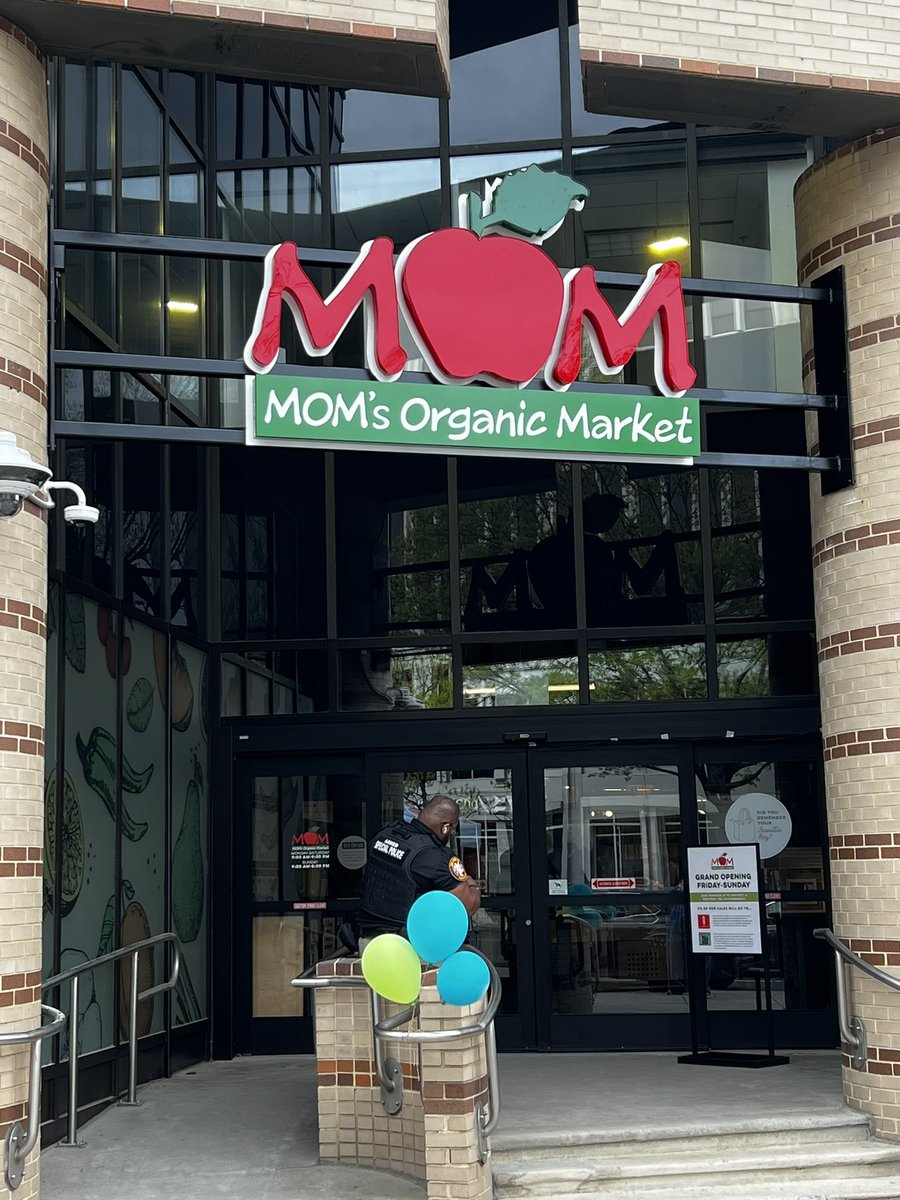 Tenleytown411's tweet photo. MOM’s is now open for business on Connecticut Avenue.
In addition, Whale Tea is now open. They’re also on Connecticut Avenue, one block north of MOM’s.
#VanNessDC #WhaleTea @MOMsOrganicMrkt https://t.co/Pp37Mdjt59