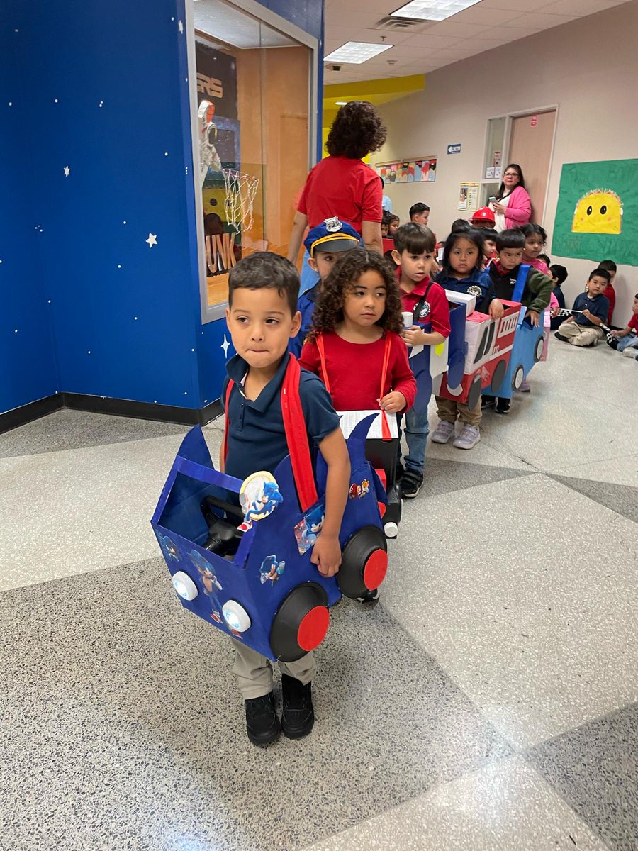 MsRodriguezRm's tweet photo. Our PreK Space Rangers ended our theme, On the Go! with a parade. They all proudly displayed their projects today @hisd_SRE. I saw some future engineers 👀 #learning #SRE23 #prek #earlychildhood https://t.co/Eaf98ty6aT