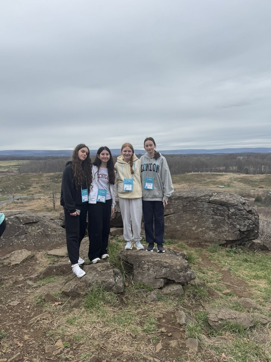 HolmesDCtrip's tweet image. #bus1 exploring Little Round Top and the Pennsylvania Monument